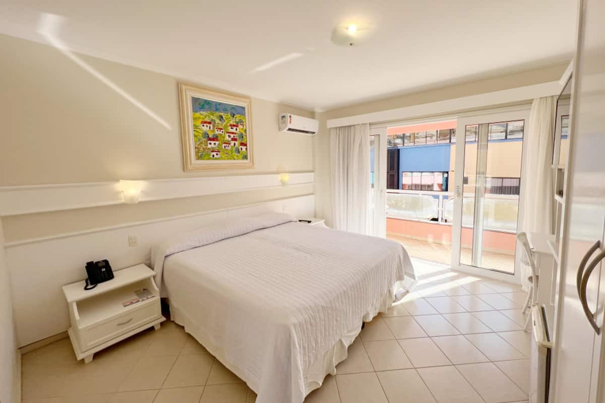 Frigobar, Wi-Fi de cortesia, roupa de cama