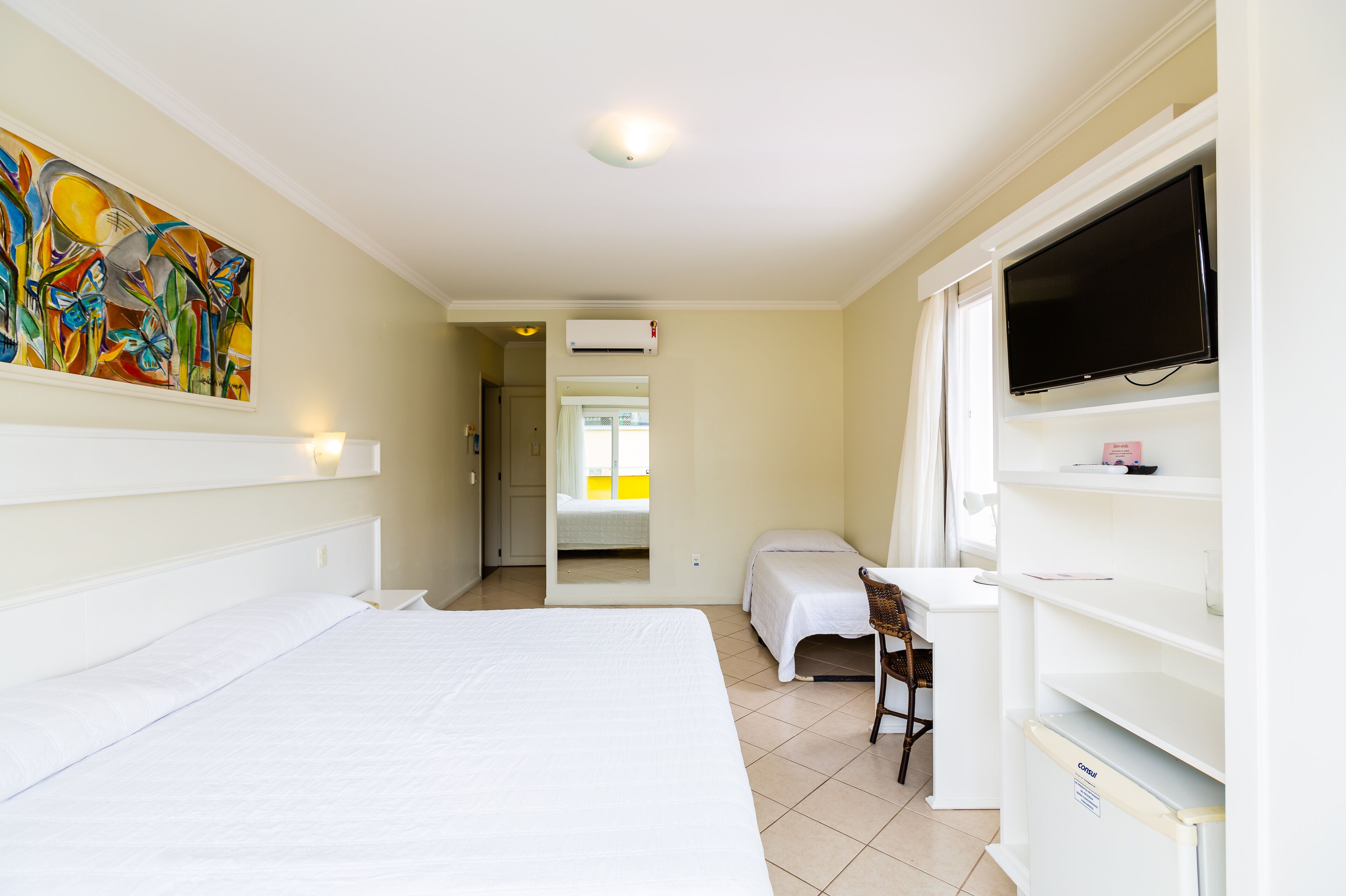 duplo frente avenida | minibar, free wifi, bed sheets, wheelchair access