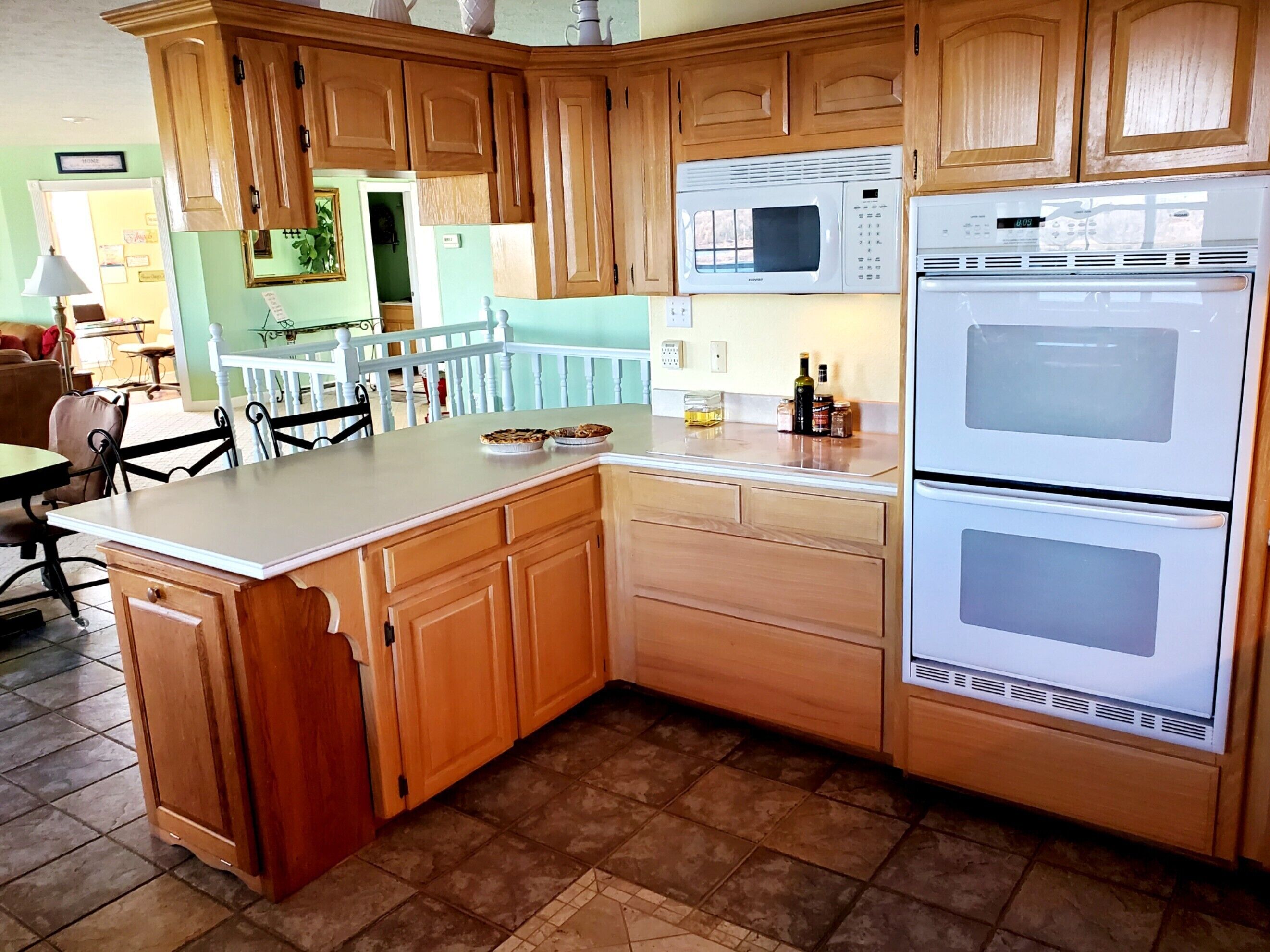 Breathtaking Views overlooking Bull Shoals Lake.  45 minutes from Branson!!