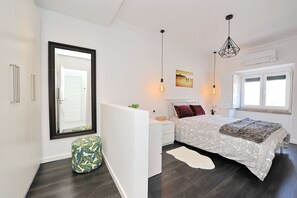 3 habitaciones, tabla de planchar con plancha, wifi y ropa de cama 