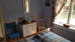 3 bedrooms, bed sheets