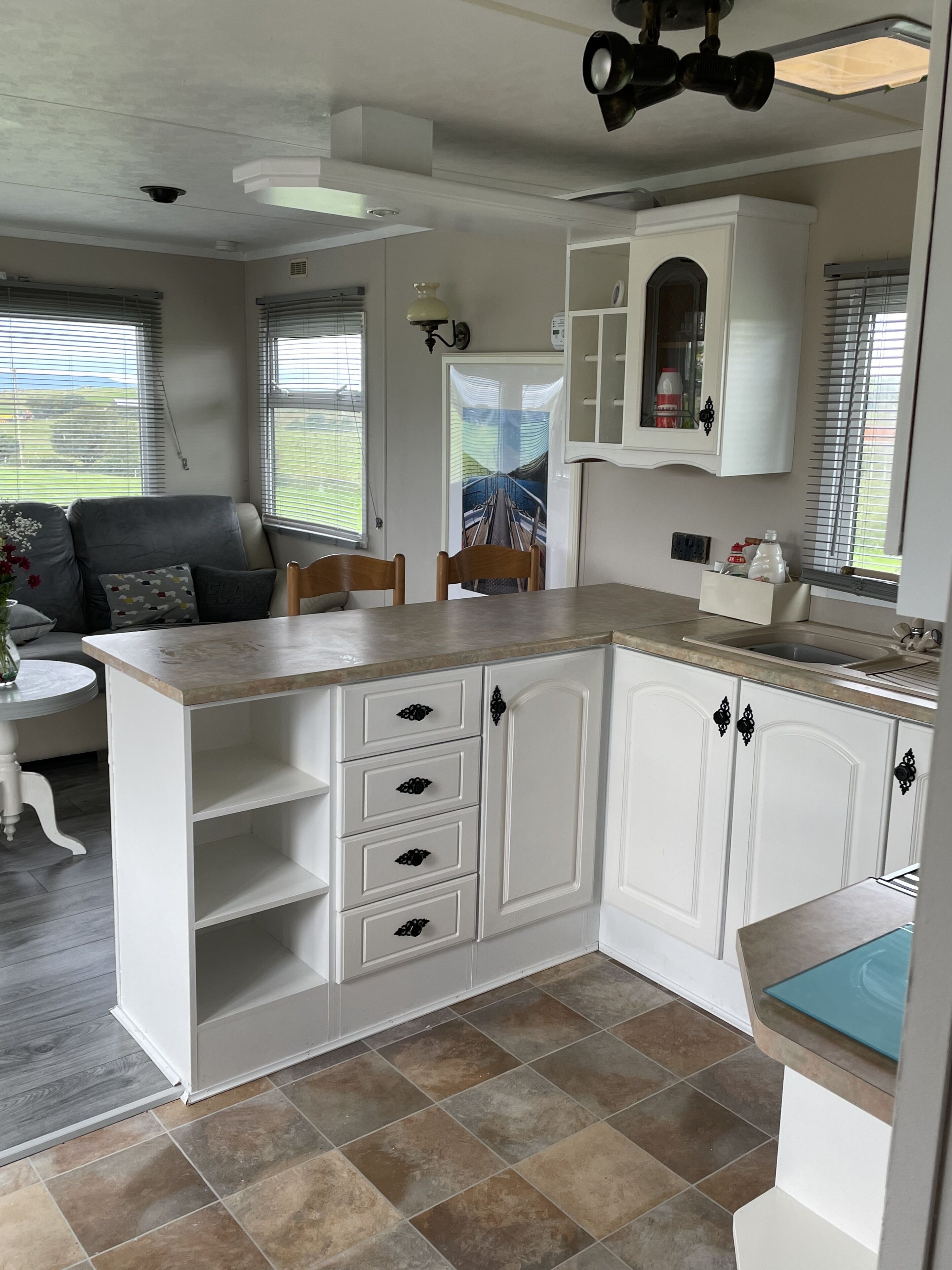 キャビン | 専用キッチン | 冷蔵庫、電子レンジ、オーブン、コンロ