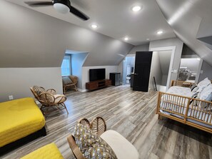 3 habitaciones, tabla de planchar con plancha, wifi y ropa de cama 