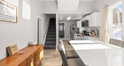 Hot Tub | 2min Walk | Mtn Views | Sleeps 8 + Pets