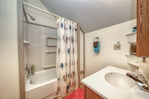 シャワー、ヘアドライヤー、タオル