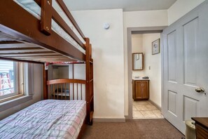 4 室のベッドルーム、アイロン / アイロン台、旅行用ベビーベッド、WiFi