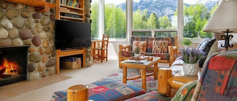 Télévision, cheminée