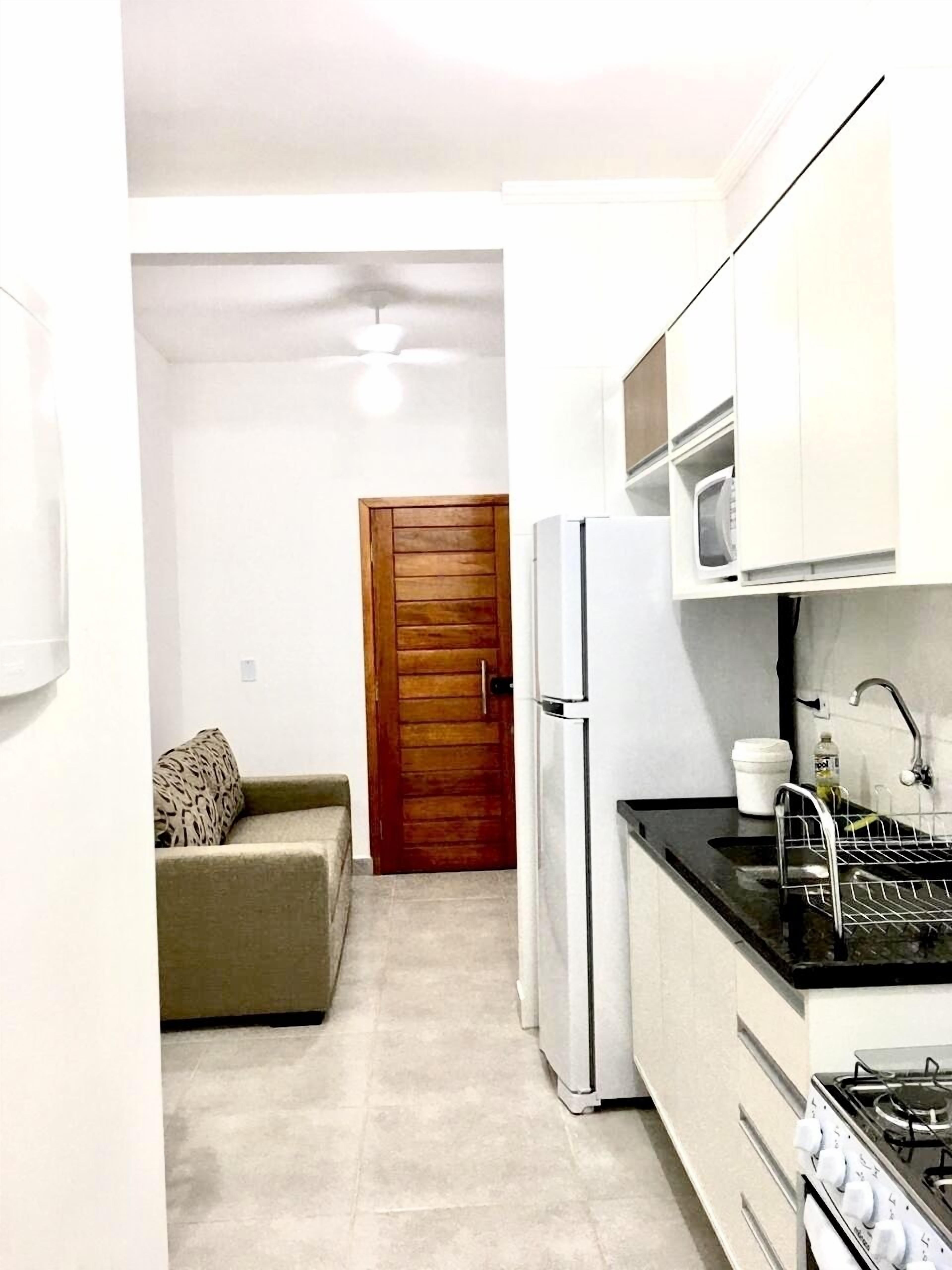 Rev 204: 800m from Maranduba beach, Ap with suite, led TV, barbecue