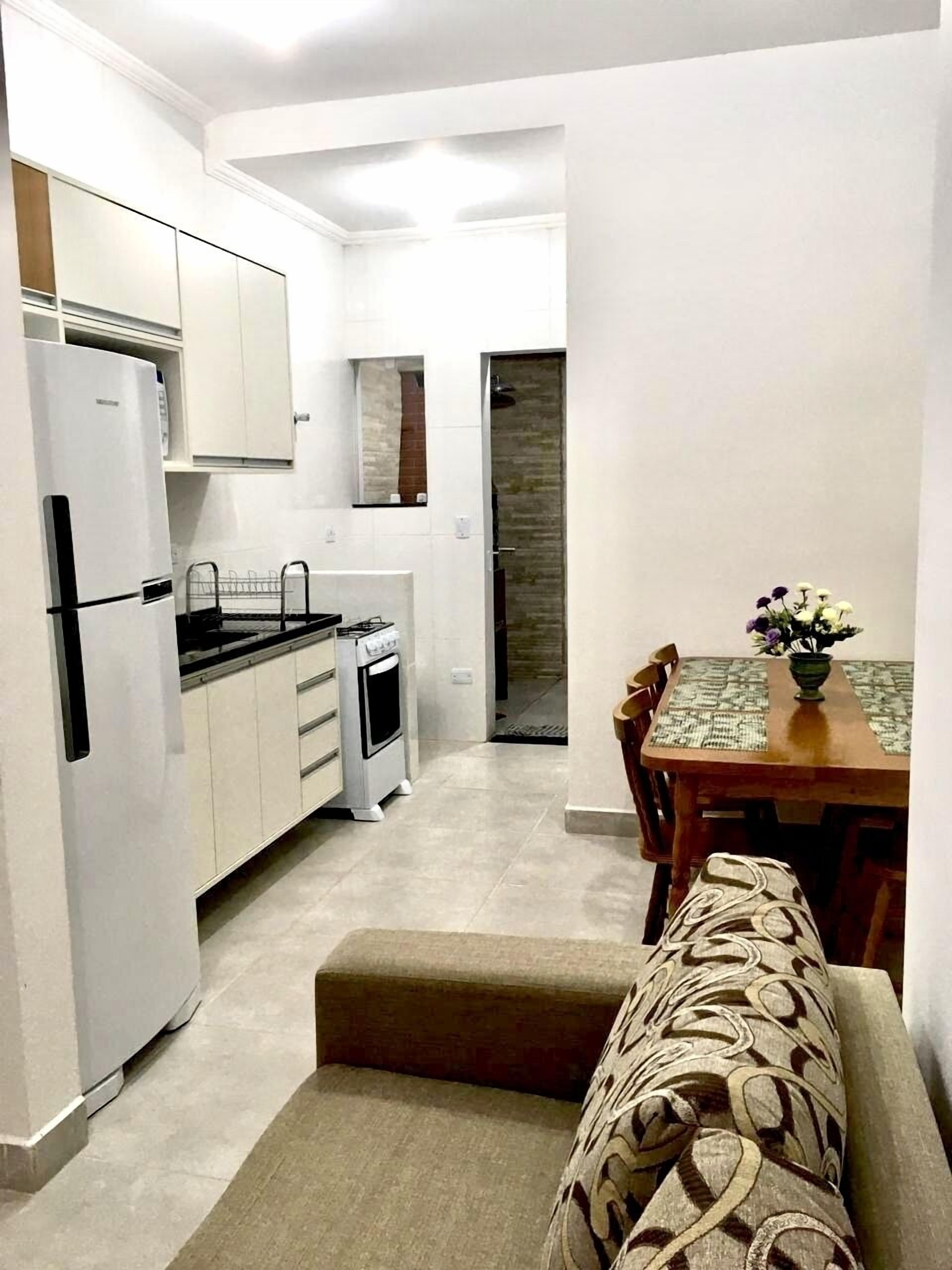 Rev 204: 800m from Maranduba beach, Ap with suite, led TV, barbecue