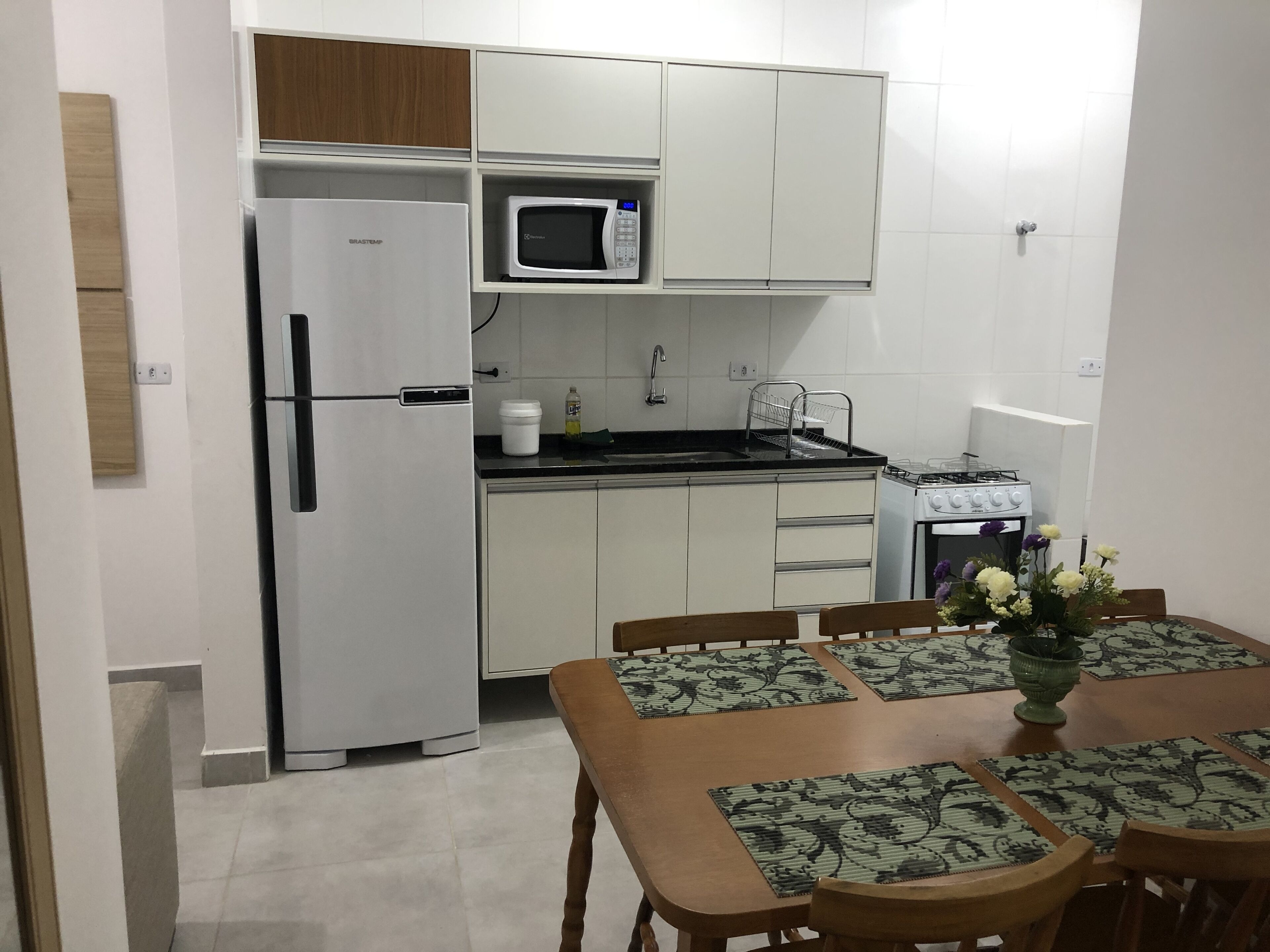 Ap 102: Walk to Maranduba beach, Ap suite, led TV, barbecue
