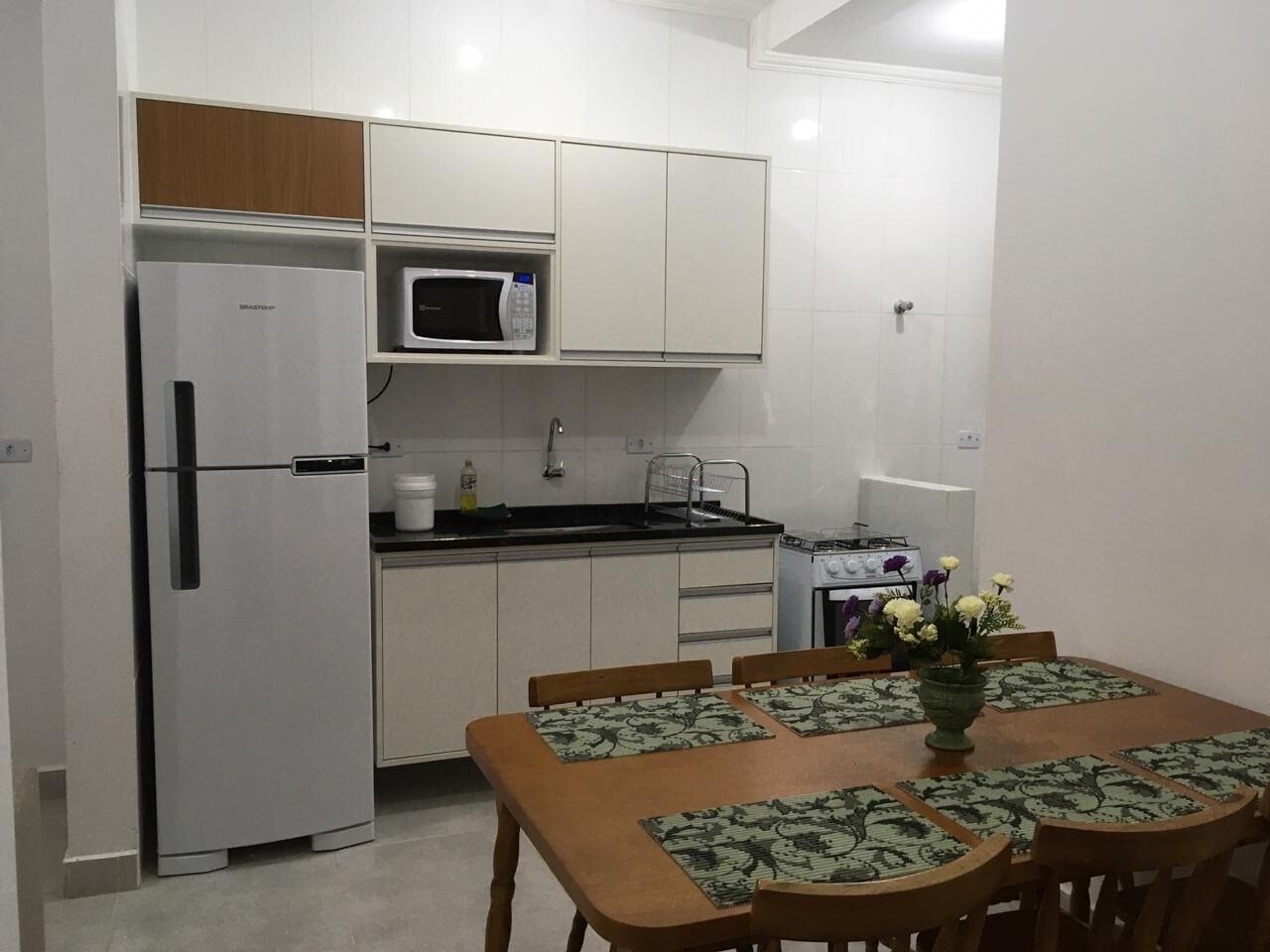 Ap 102: Walk to Maranduba beach, Ap suite, led TV, barbecue