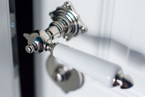 Unclassified image, 3 of 16, button - Single apartment trust at Köln Messe Bonn Phantasialand (Dersdorf)