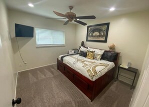 3 habitaciones, caja de seguridad en la habitación y escritorio 