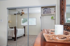 3 habitaciones, caja de seguridad en la habitación y escritorio 