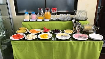 Free daily buffet breakfast