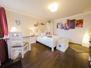 2 bedrooms, desk, iron/ironing board, travel cot - Double apartment Union near Cologne Messe Bonn Phantasialand (Dersdorf)