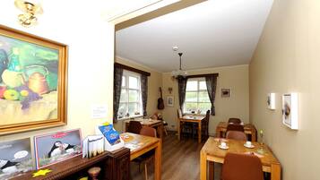 Ókeypis morgunverðarhlaðborð daglega