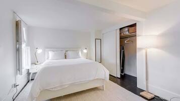 1 bedroom, desk, iron/ironing board, WiFi