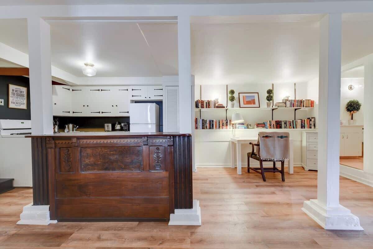 Oven, cookware/dishes/utensils