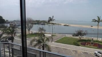 Vista para praia/oceano