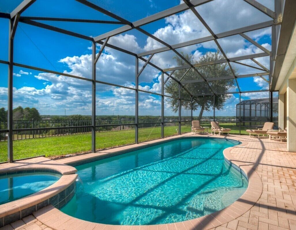 Modern Villa, private southwest facing pool, close to Disney, regularly updated