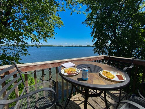 Lakefront Hideaway 50 minutes from Minneapolis.