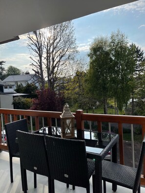 Outdoor dining - 150 m from the beautiful beach, 2 rooms 4 persons, large balcony, Wi-Fi (Houlgate)