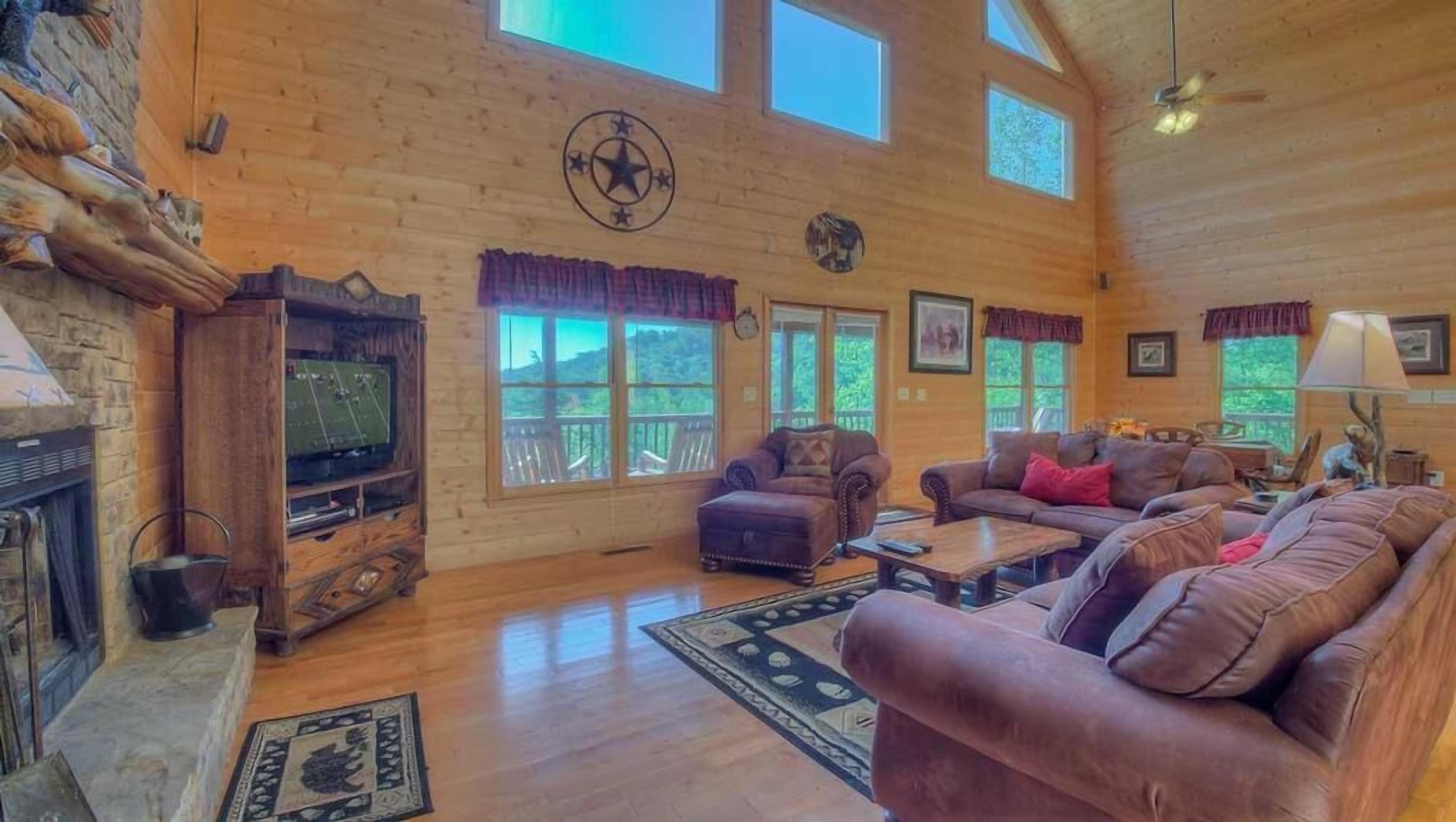 Dancing Bear- Hot Tub | Pool Table | Screened Porch | Gaming Room