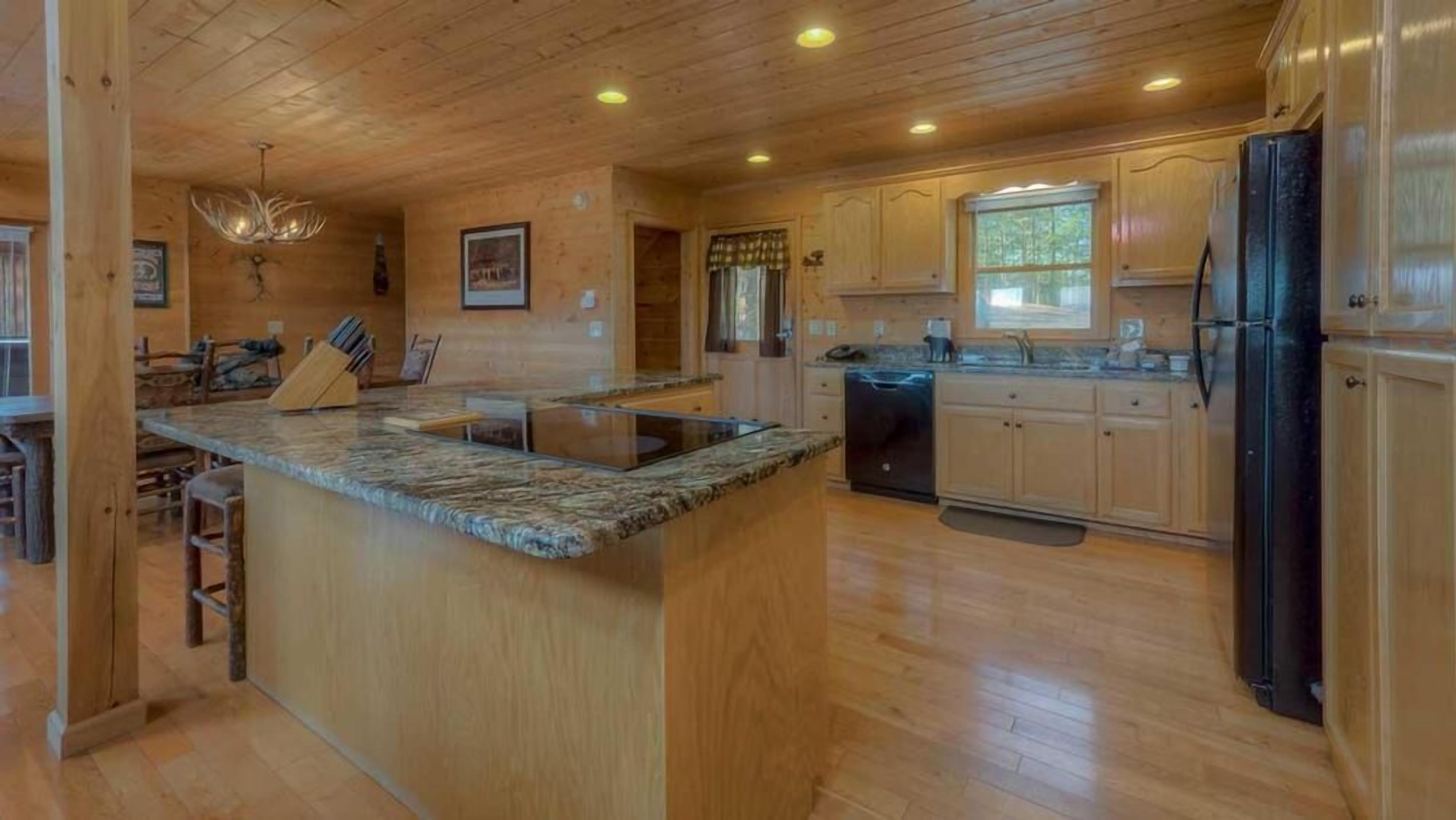 Dancing Bear- Hot Tub | Pool Table | Screened Porch | Gaming Room