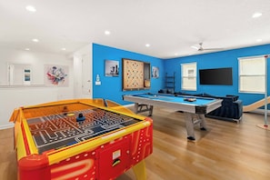 Games room - Grand Home w/ Princess & Wizard Themed BRs, Theater, Arcade & Pool - Near Parks (Davenport)