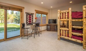 4 多间卧室、办公桌、熨斗/熨衣板、WiFi