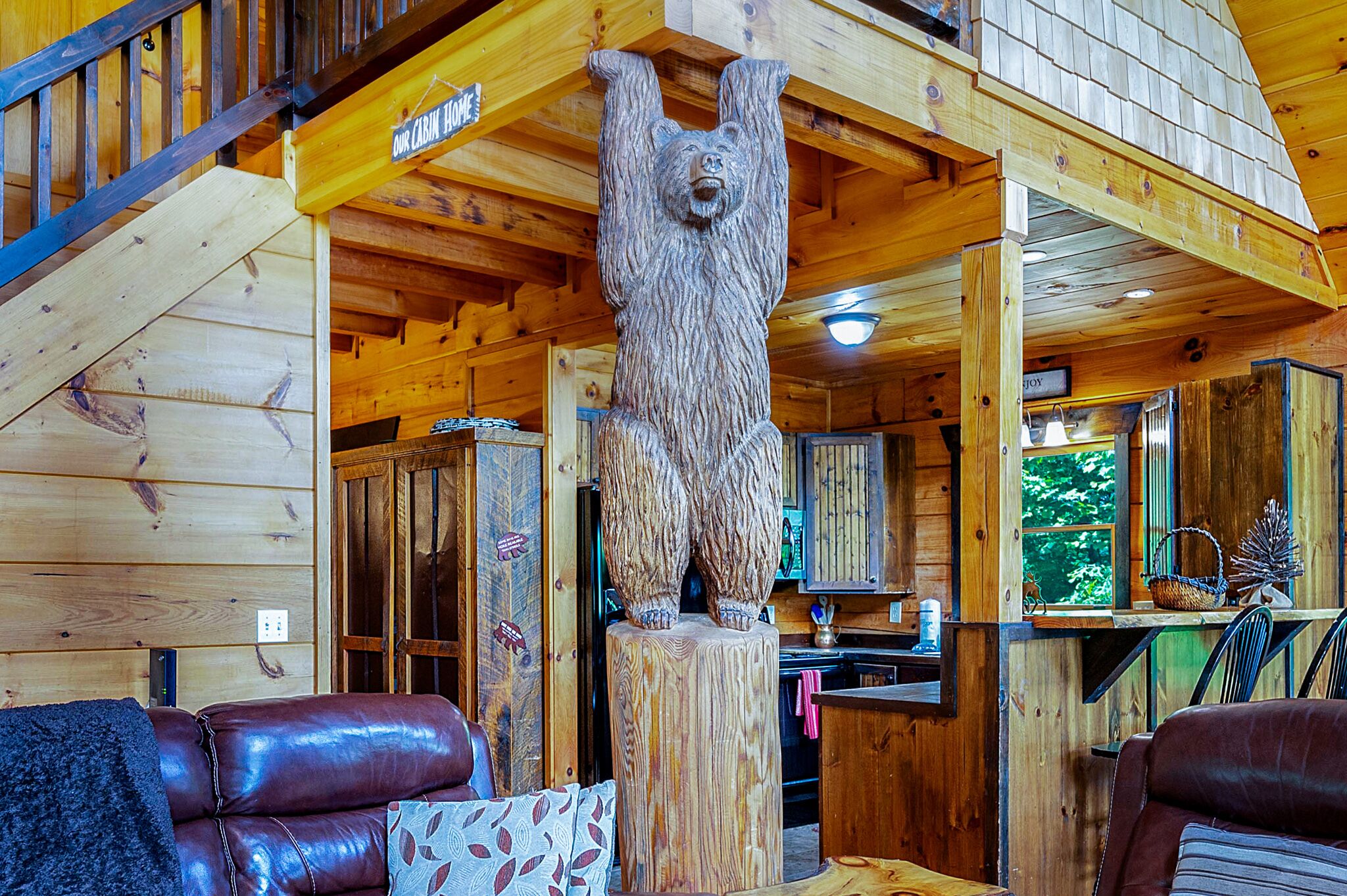 Papa Bear`s Den - Mineral Bluff