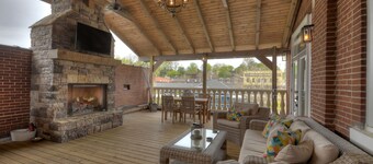 Main & Main - Downtown Blue Ridge