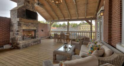 Main & Main - Downtown Blue Ridge