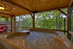 Outdoor spa tub - Toccoa Mist - Aska Adventure Area (Blue Ridge)