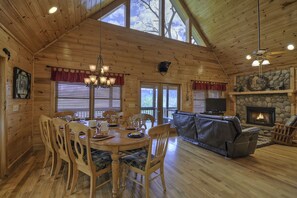 Interior - Bearing Haus - Aska Adventure Area, 10 minutes from Blue Ridge (Blue Ridge)