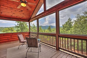 Terrace/patio - Bearing Haus - Aska Adventure Area, 10 minutes from Blue Ridge (Blue Ridge)