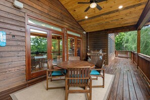 Outdoor dining - When in Rome - Lake Blue Ridge (Blue Ridge)