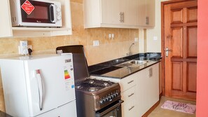 Fridge, microwave, oven, coffee/tea maker