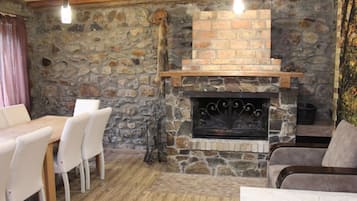 Luxury Townhome | 5 bedrooms, free WiFi