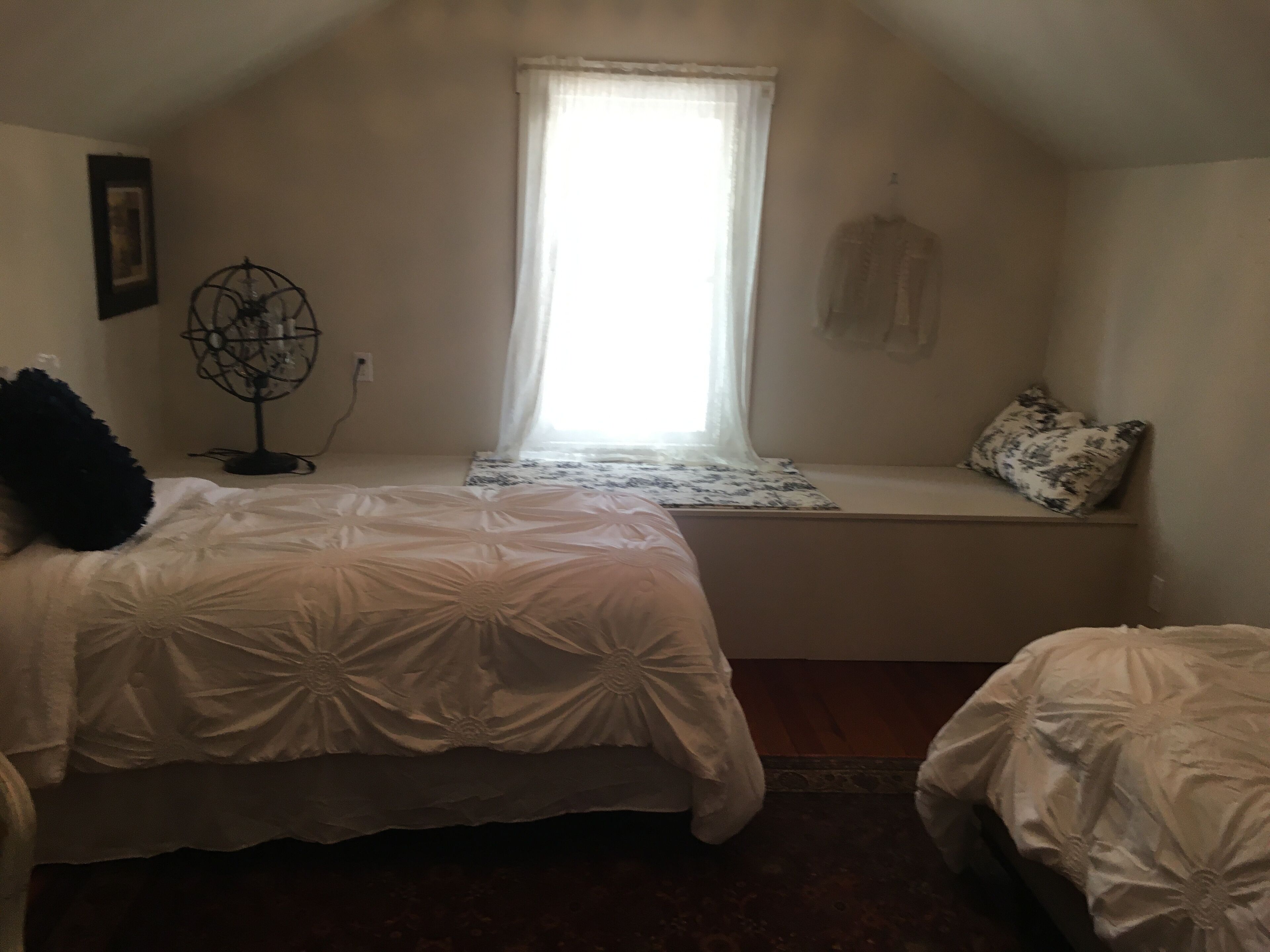 Lacey room of Cala Lily