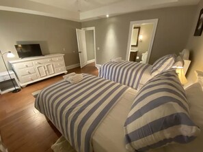 3 habitaciones, tabla de planchar con plancha y wifi gratis