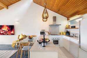 Refrigerador, microondas, horno, placa de cocina