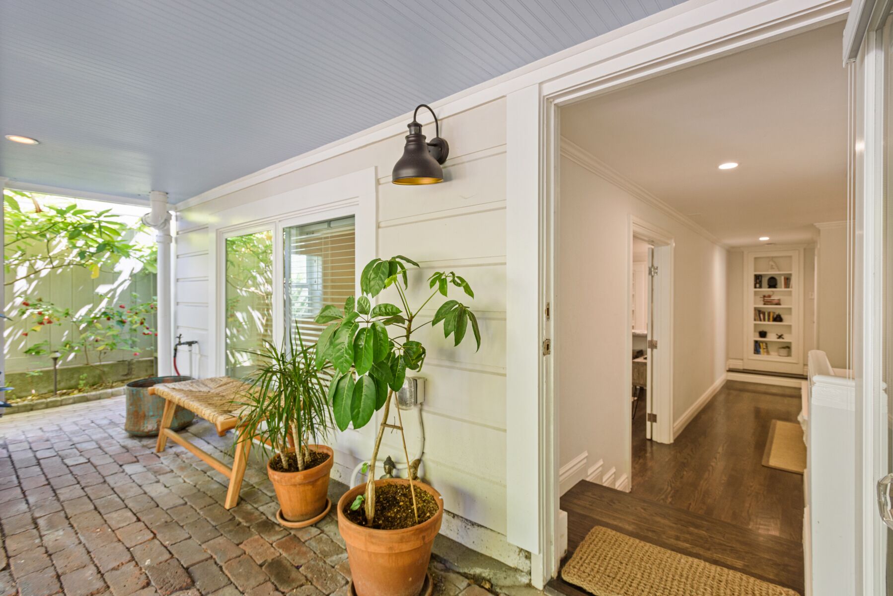 Beautiful one bedroom ground floor flat in a Victorian Cottage