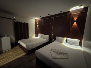 Deluxe-Vierbettzimmer | Bettwäsche aus ägyptischer Baumwolle, hochwertige Bettwaren