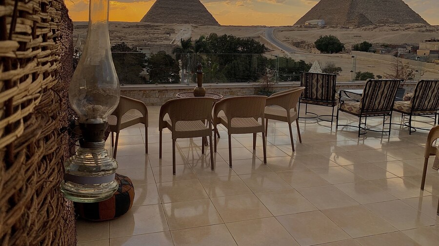 Sahara Pyramids Inn