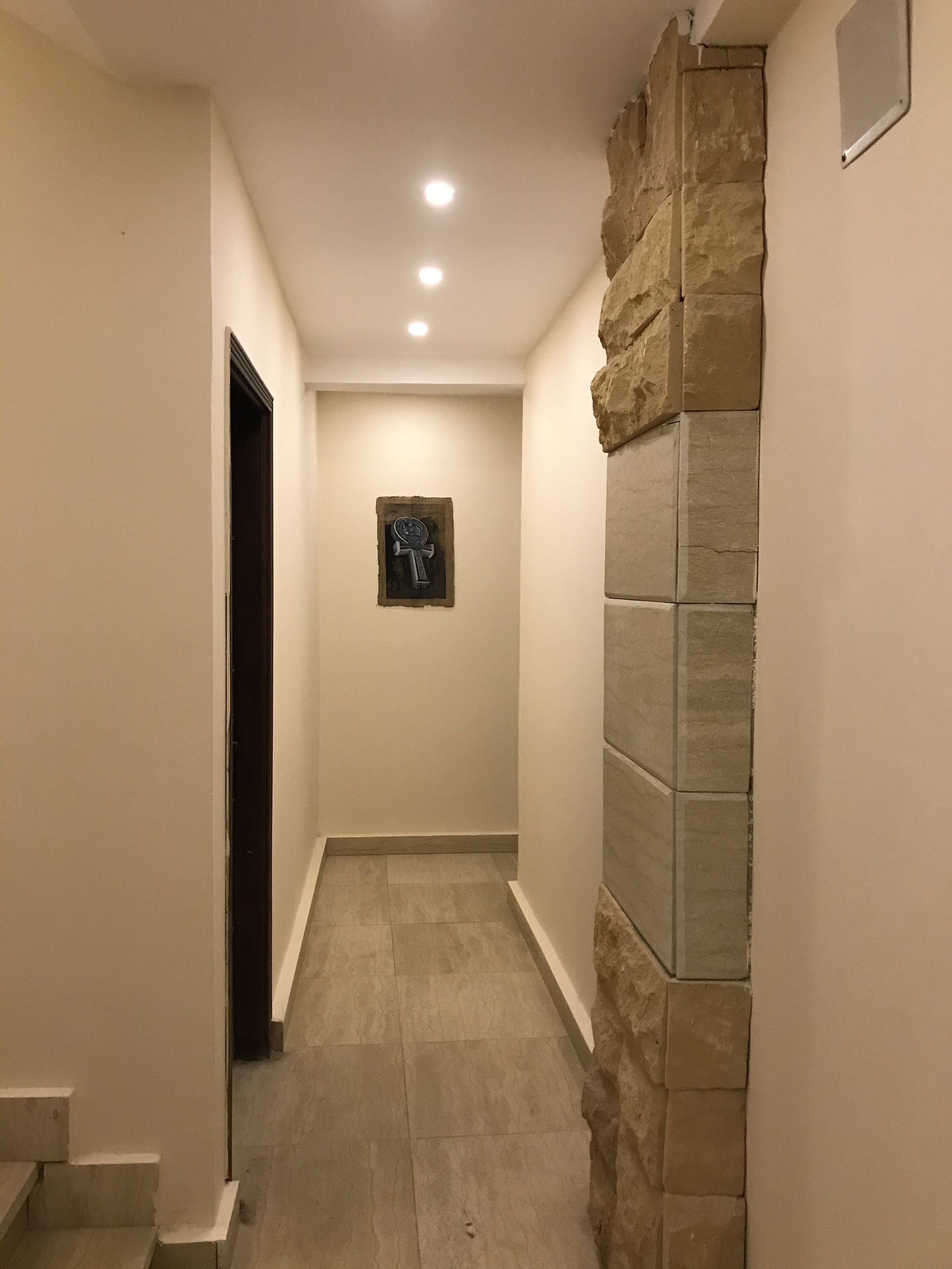 flat-screen tv, fireplace