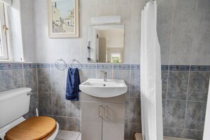 Milieuvriendelijke toiletartikelen, een haardroger, handdoeken, zeep