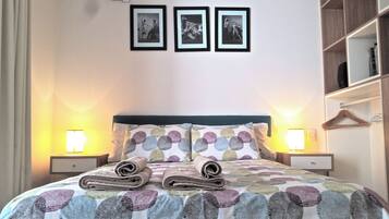 1 slaapkamer, een strijkplank/strijkijzer, wifi, beddengoed