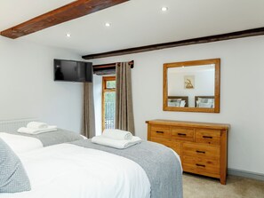 3 bedrooms, free WiFi, bed sheets - The Old Granary - UK12135 (Hewelsfield, near Lydney)